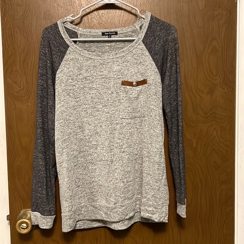 Pink Clover gray top size S